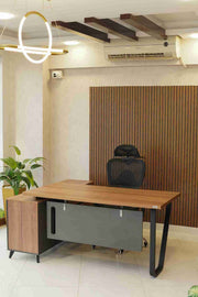 Slyn Manager Desk - Lunar Furniture