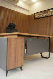 Slyn Manager Desk - Lunar Furniture